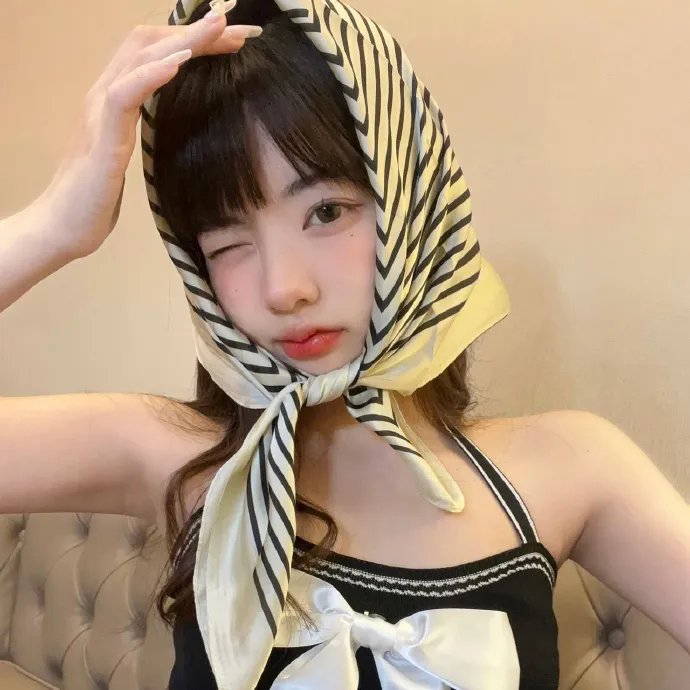 春泥溅花红